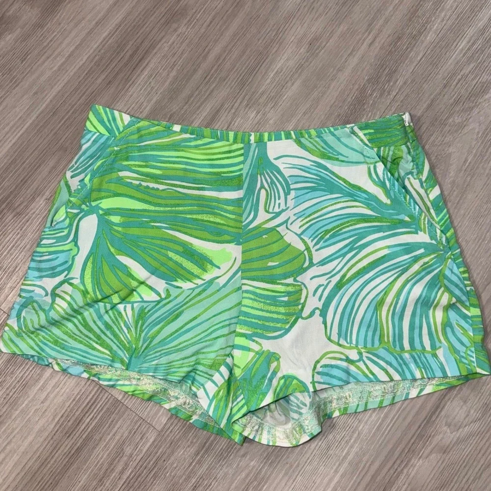 Lilly Pulitzer Green White Tropical Palm Leaf Rayon Shorts Size 2 RN 88189 - Picture 2 of 10